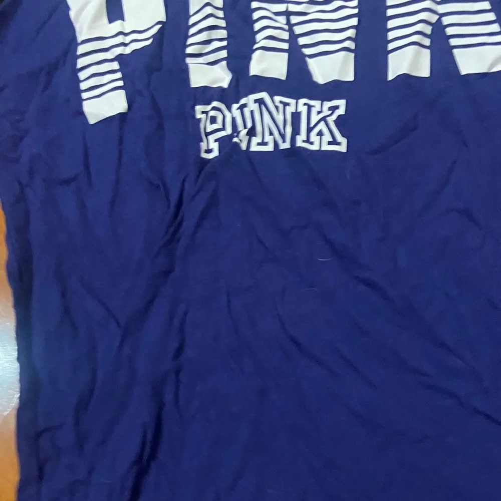 PINK Victoria's Secret Navy and Gray Short Sleeve Tee - Picture 5 of 5